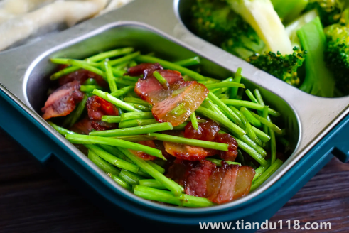 蘆蒿焯水還是直接炒1