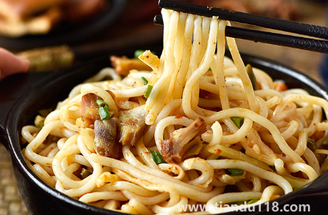 米粉可以一直泡在水里保存嗎1