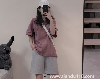 運(yùn)動(dòng)短褲買正好的還是大一號(hào)的1