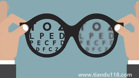 近視族玩手機可摘下眼鏡嗎2