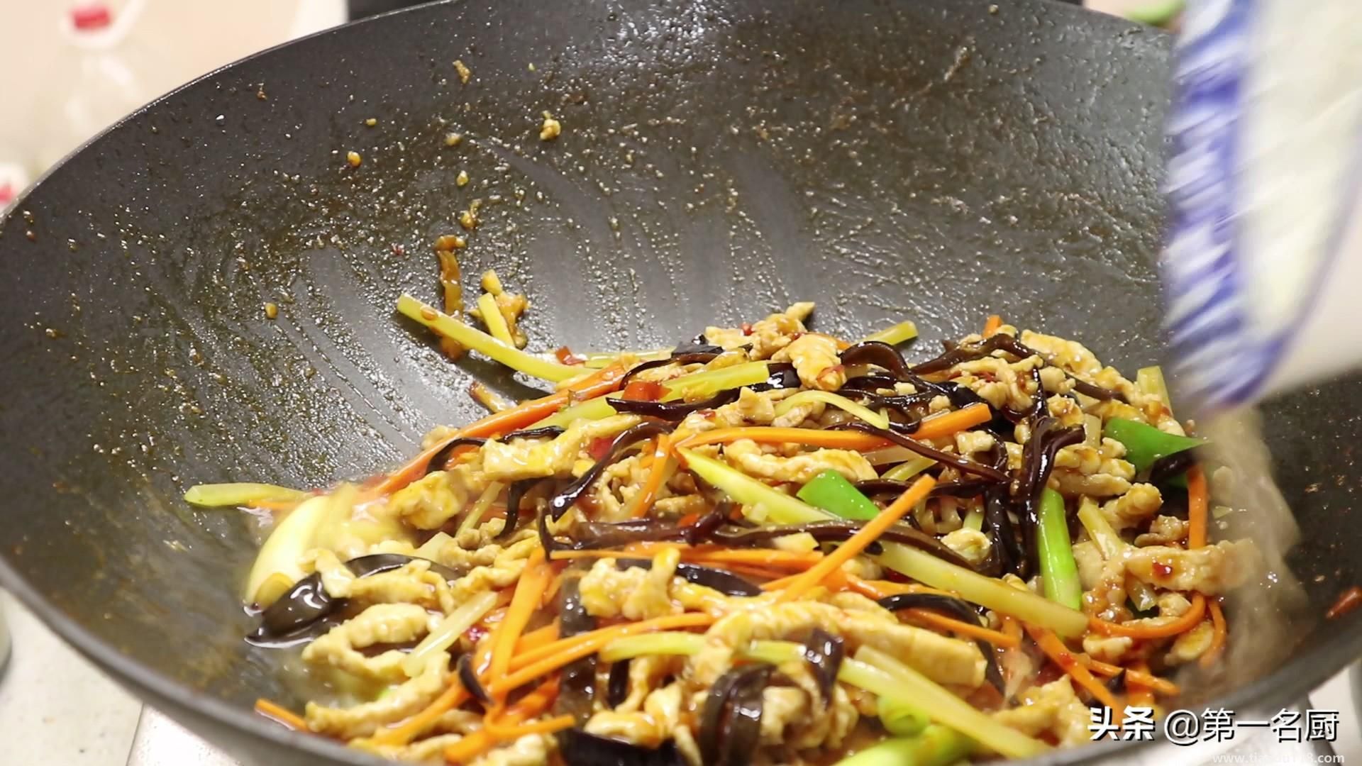 魚(yú)香肉絲的做法（魚(yú)香肉絲怎么做）(圖15)