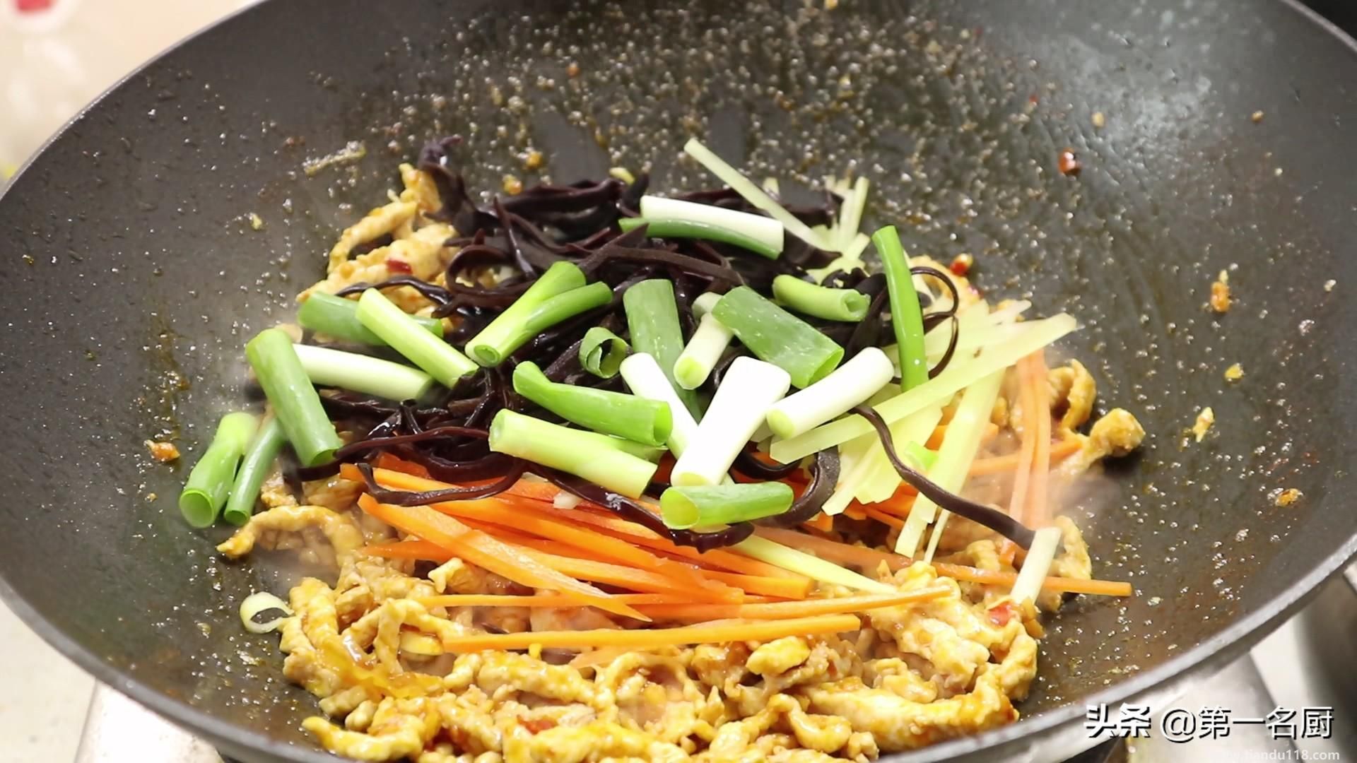 魚(yú)香肉絲的做法（魚(yú)香肉絲怎么做）(圖14)