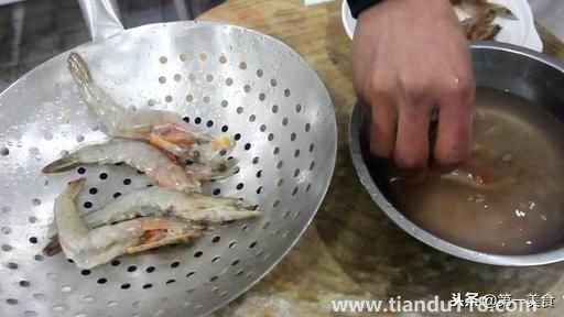 蒜蓉蝦的做法（蒜蓉蝦怎么做）(圖2)