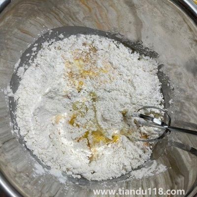 戚風(fēng)蛋糕的做法（戚風(fēng)蛋糕怎么做）(圖3)