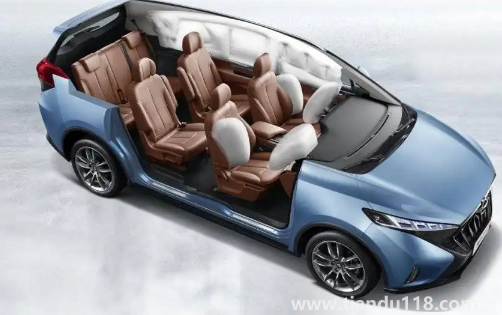 七座車年審是六年免檢嗎2