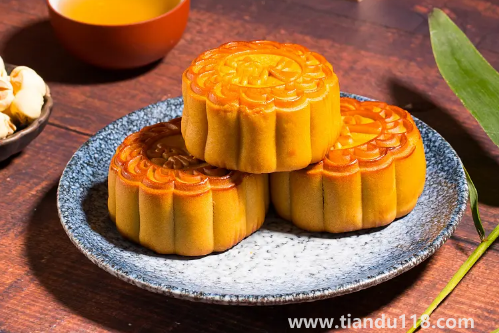 一個(gè)月餅的熱量相當(dāng)于幾塊披薩的熱量1