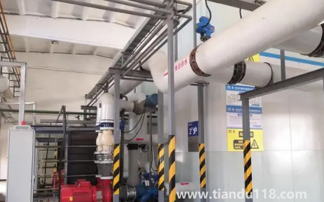 集中供暖用的是不是暖氣片（集中供暖為什么不能改地暖）