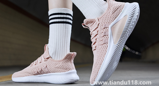 網(wǎng)面鞋破洞了怎么補(bǔ)救1