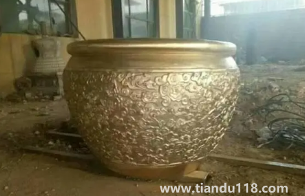 銅的小招財(cái)缸怎樣擺放1