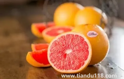 葡萄柚和紅心柚哪個(gè)好吃（怎么快速辨別葡萄柚和紅心柚）
