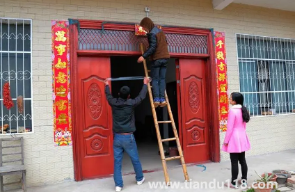 2023過(guò)小年能貼春聯(lián)嗎1