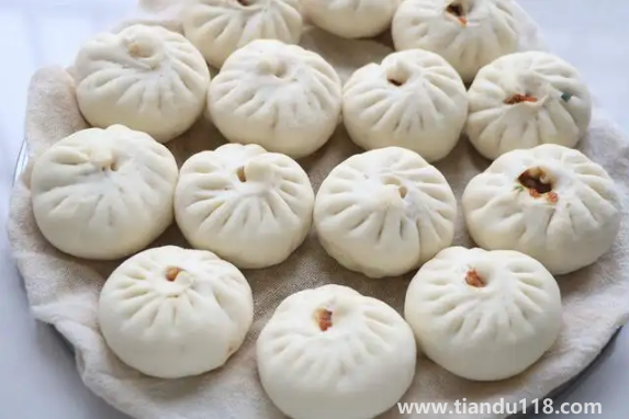 蒸包子上層和下層哪個熟得更加快（蒸包子有哪些講究）