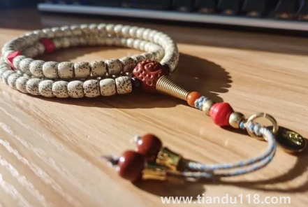 九眼天珠是什么材料做的（九眼天珠一般多少錢）