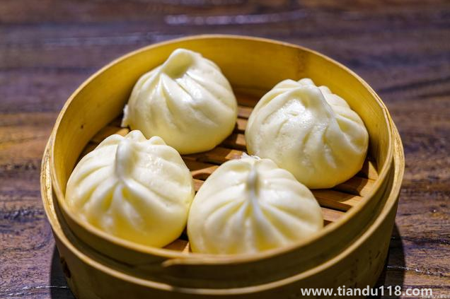 蒸包子放水應(yīng)該多還是少（包子要蒸多長時間才能出鍋）