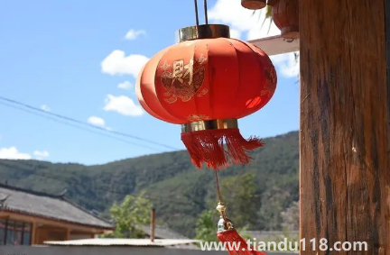 2023過(guò)年店鋪門口掛幾個(gè)燈籠（春節(jié)掛燈籠有什么講究）