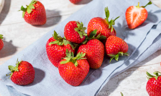 草莓洗了放冰箱還是不洗放冰箱好（草莓怎么保存好）